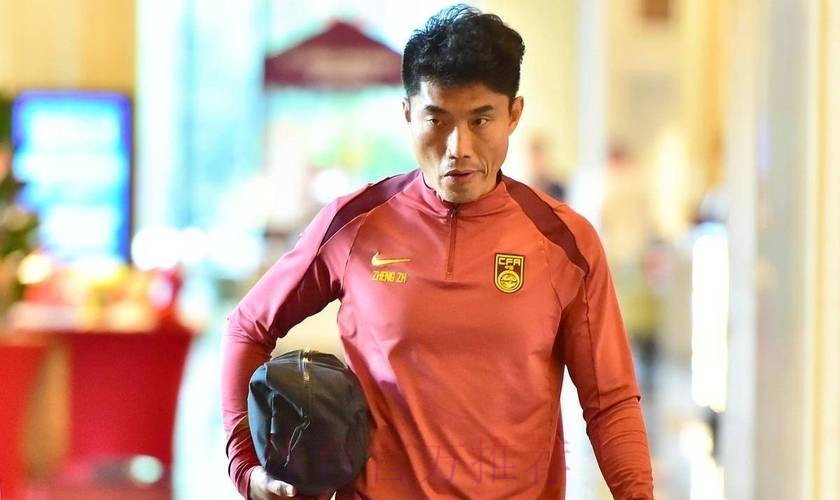 国足队员天津助力校园足球 郑智充当教练员 国足队员天津助力校园足球 郑智充当教练员